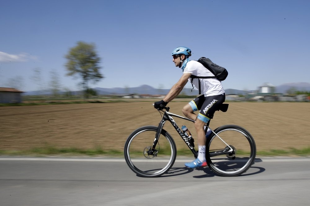 tinh nguyen dua thuoc cho nguoi gia anh 1