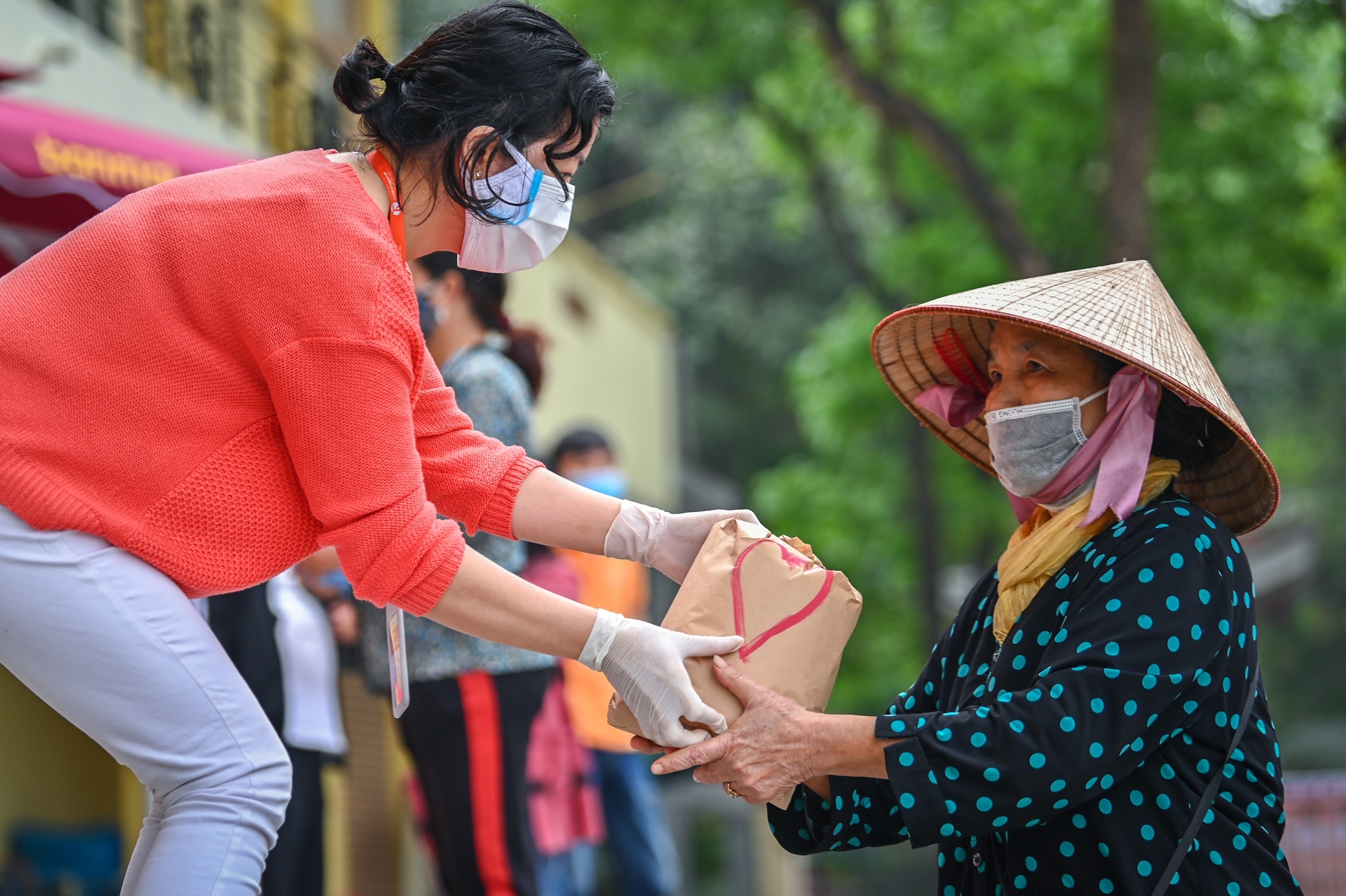 'Toi khong con su lua chon moi di nhan do tu thien mua dich' hinh anh
