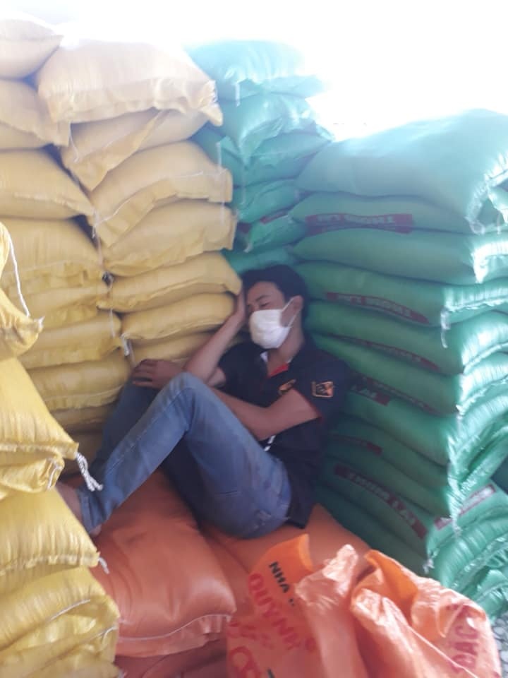 co gai bi duoi khoi cay ATM gao anh 5