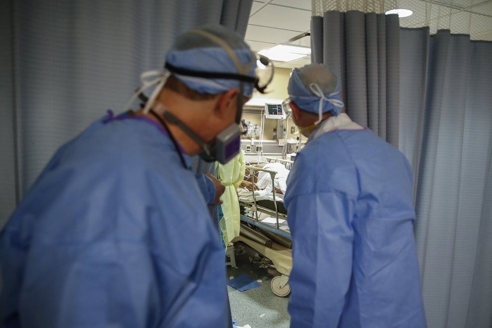 Nhung 'dem ac mong' trong phong cap cuu cua bac si New York hinh anh