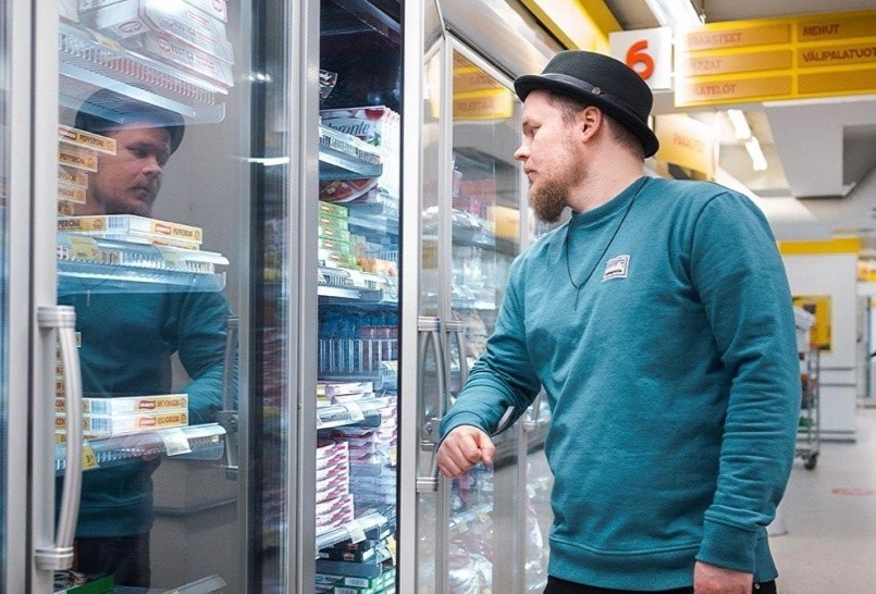 Mo tu thuc pham khong can cham tay trong sieu thi o Phan Lan hinh anh