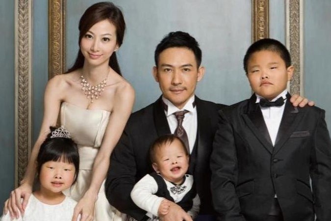 Mau nu lui tan su nghiep vi buc anh 'me tien con cu' gio ra sao hinh anh