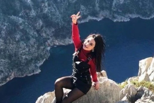 Thiet mang khi check-in ben vach da hinh anh