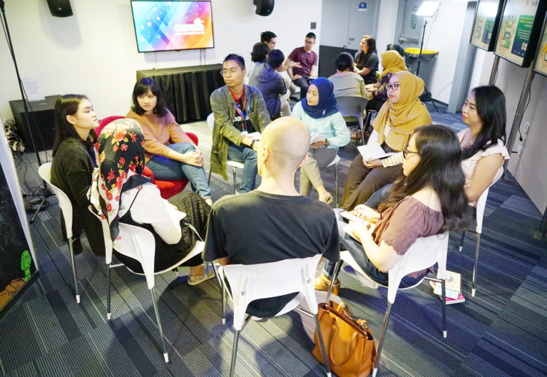 doc sach thoi Covid-19 anh 1