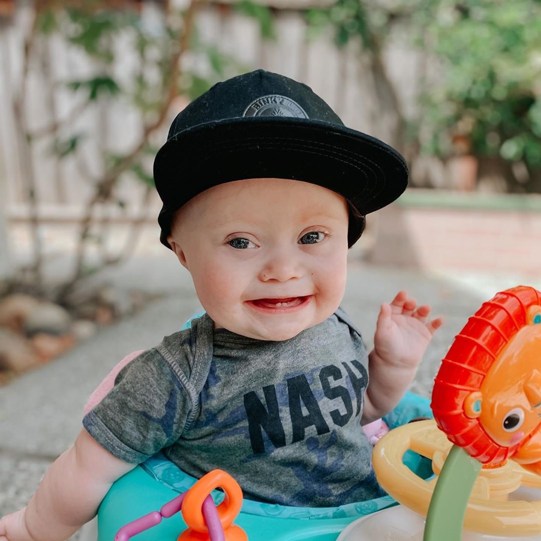 be trai bi down lam mau anh anh 2