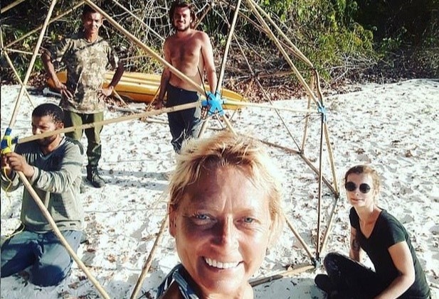 5 nguoi ket lai dao hoang 2 thang do dich Covid-19 hinh anh