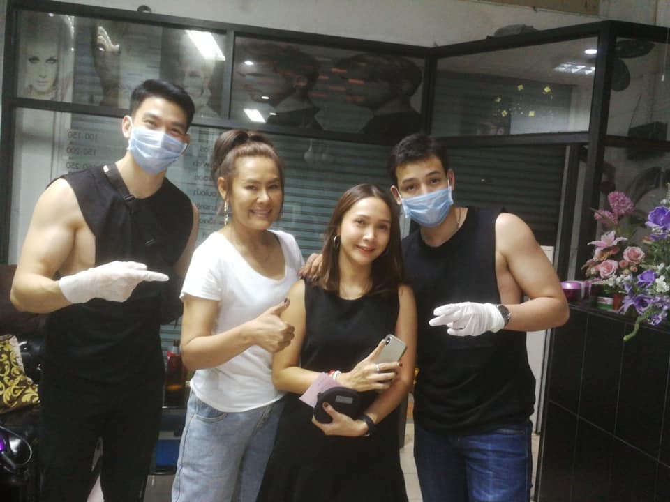 nguoi mau lam shipper anh 2