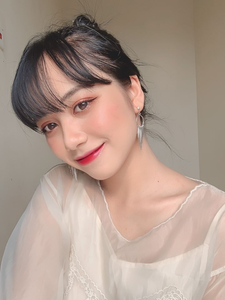 nu sinh mac do quan su anh 4