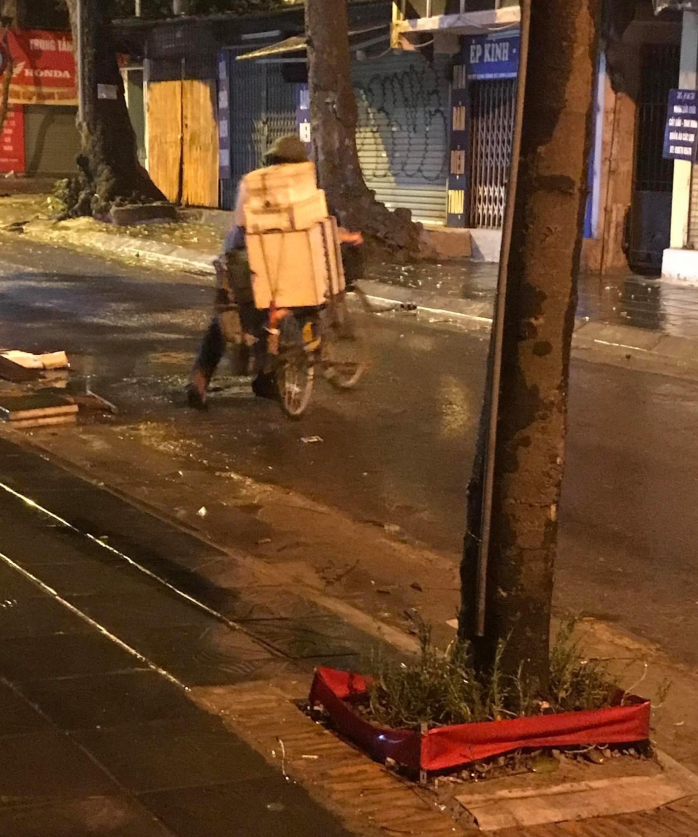 tặng bánh cho người vô gia cư ảnh 2 tang banh cho nguoi vo gia cu anh 2