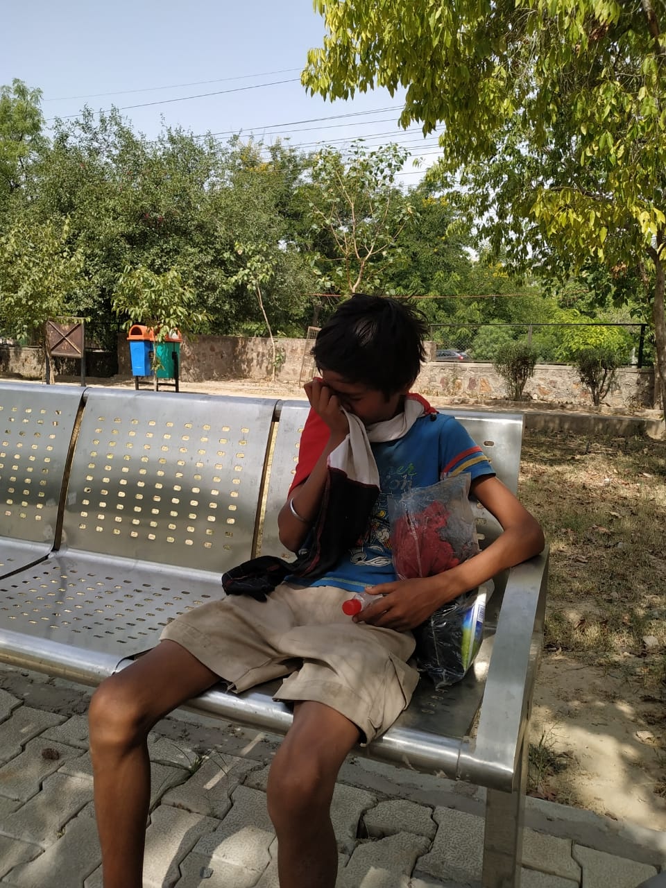 cậu bé đoàn tụ bố mẹ mùa dịch ảnh 3 cau be doan tu bo me mua dich anh 3