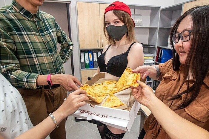 vũ nữ thoát y giao đồ ăn ảnh 1 vu nu thoat y giao do an anh 1
