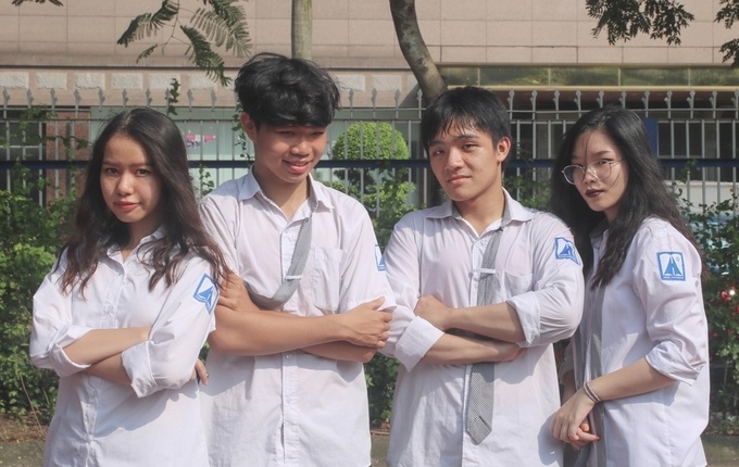 chi em song sinh gianh hoc bong anh 2