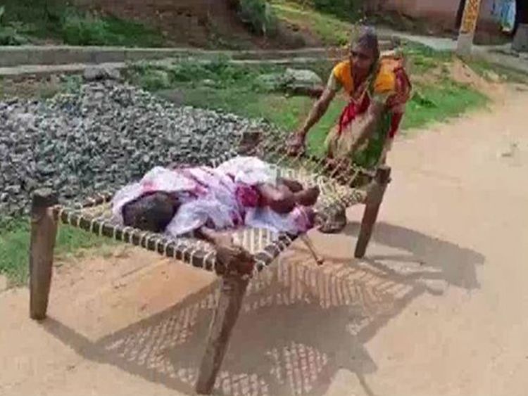 con gai keo me den ngan hang rut tien anh 1