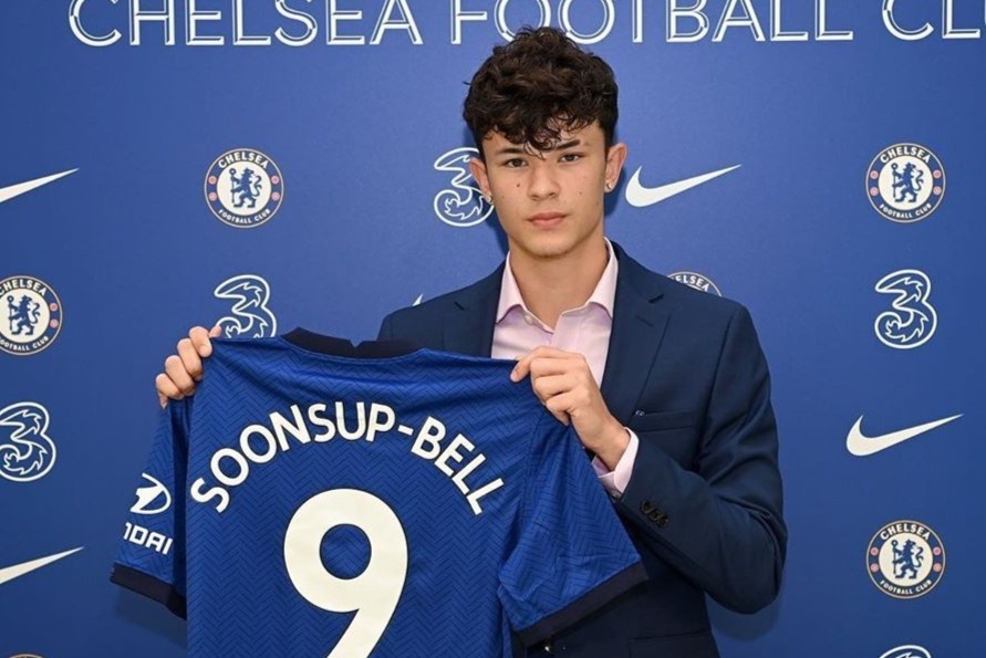 Tien dao dien trai sinh nam 2004 vua ky hop dong voi CLB Chelsea hinh anh