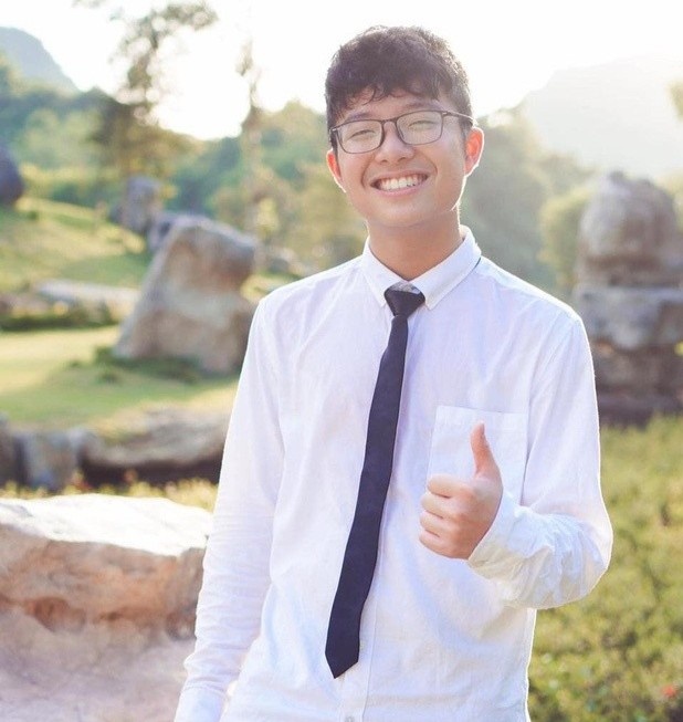 con trai nghe si Viet anh 2