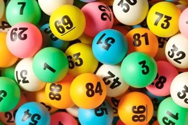 Trung 50 trieu USD khi mua ve so lam ky niem hinh anh