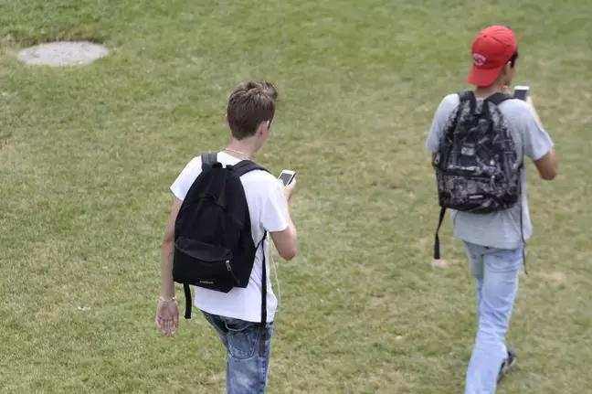 choi pokemon go anh 1