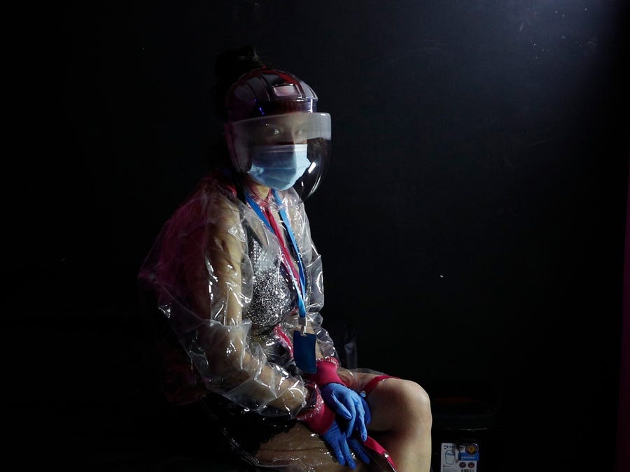 gai mai dam deo khau trang anh 1