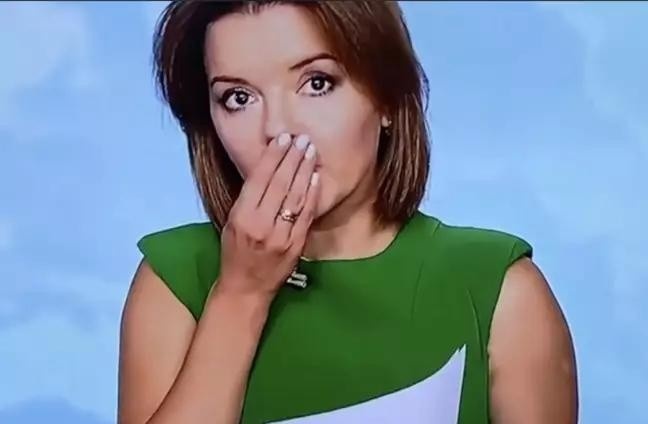 Nu MC bi rung rang tren song truyen hinh truc tiep hinh anh