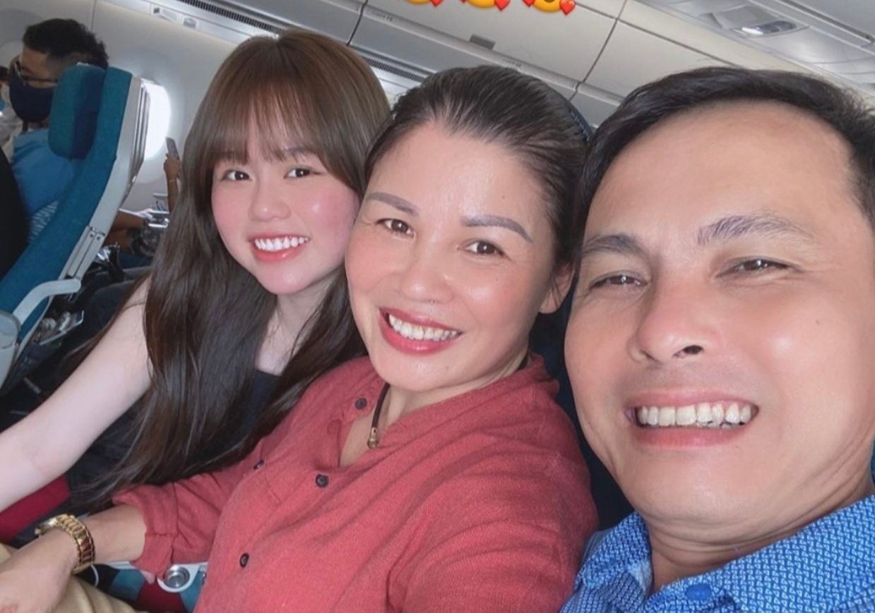 Huynh Anh khoe anh than thiet cung bo me Quang Hai hinh anh