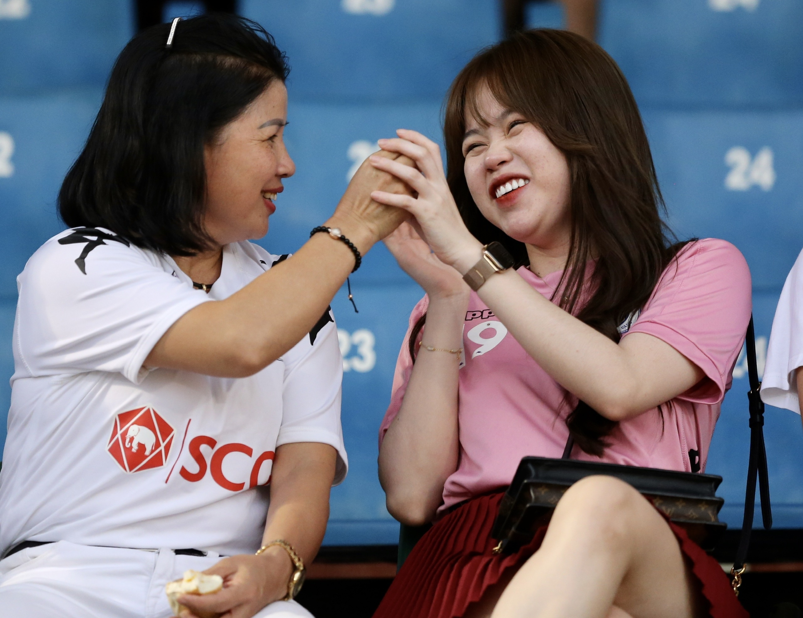 nhan sac ban gai cau thu anh 4