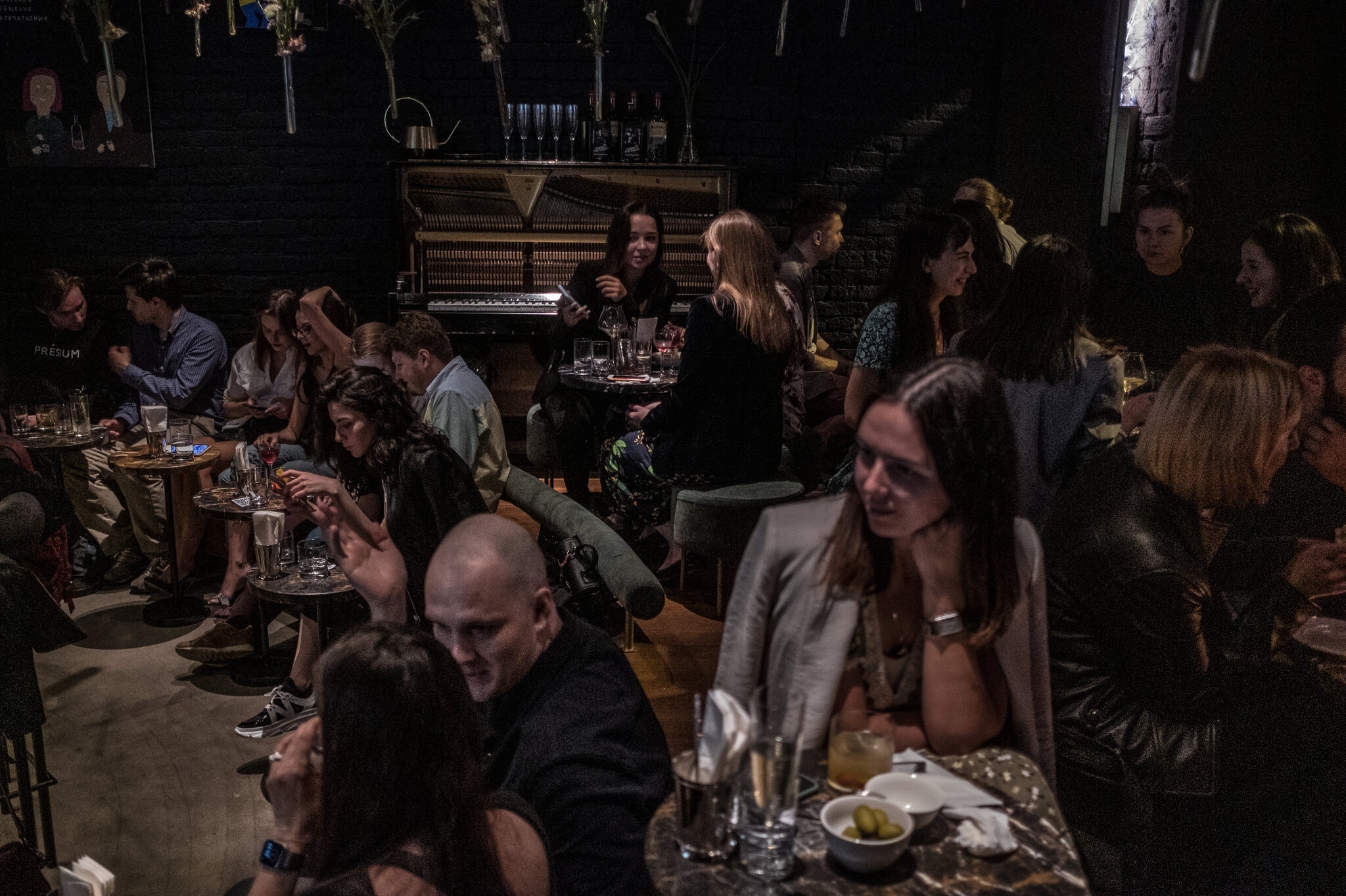 gioi tre Nga khong deo khau trang anh 1