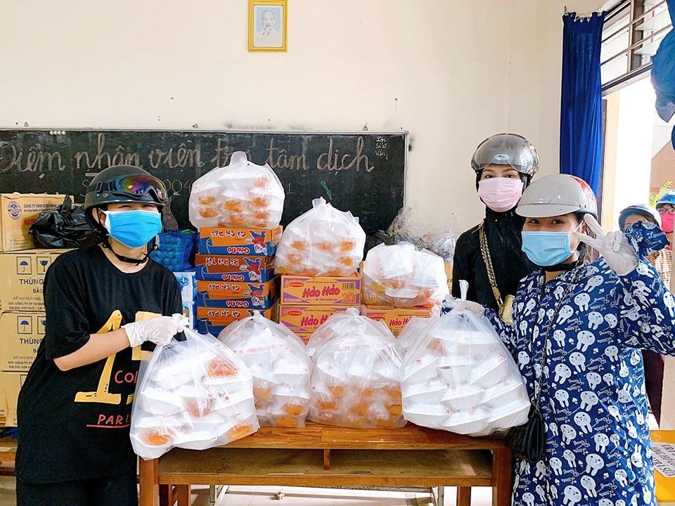 tặng bánh cho nhân viên y tế Đà Nẵng ảnh 1 tang banh cho nhan vien y te Da Nang anh 1