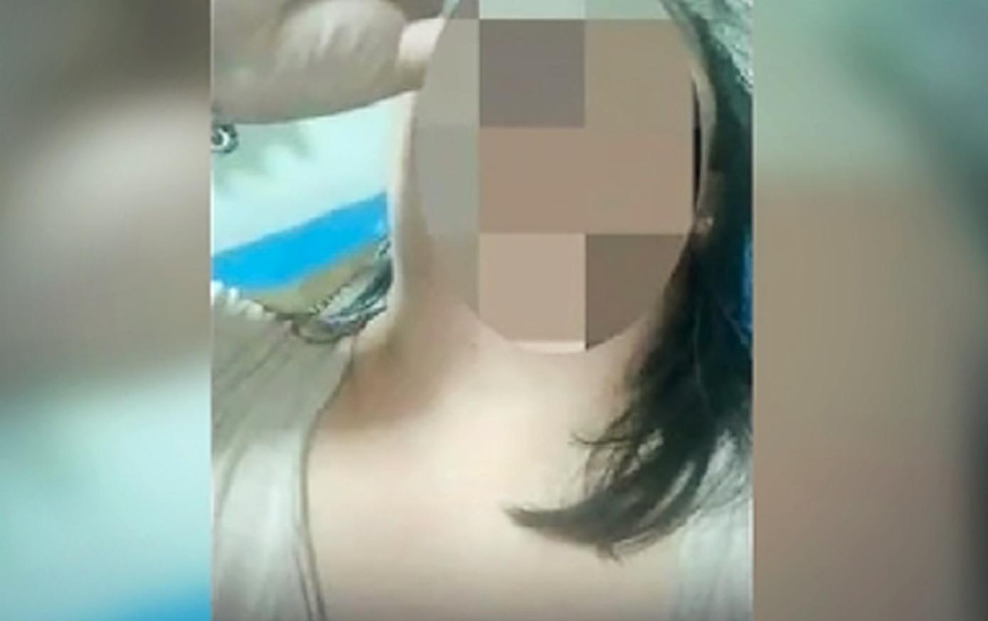 Dan mang cuu nguoi phu nu tu tu tren song livestream hinh anh