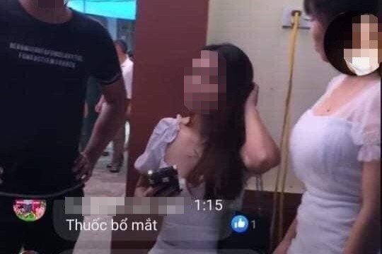 Co gai to bi MC dam cuoi len quay video phat tren mang xa hoi hinh anh