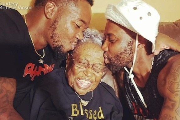 173 con chau lai xe dieu hanh mung sinh nhat cu ba 100 tuoi hinh anh