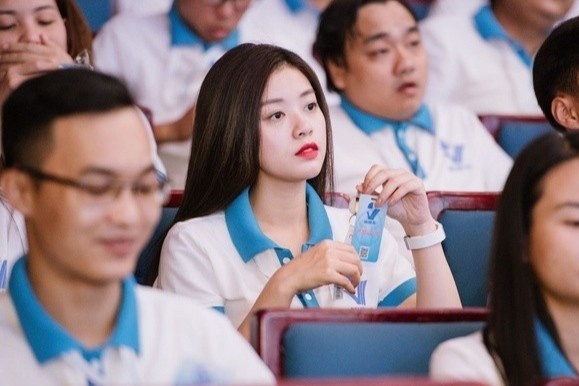 4 nu sinh noi tieng nho hinh anh doi thuong hinh anh