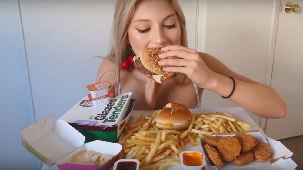 trao luu mukbang anh 4