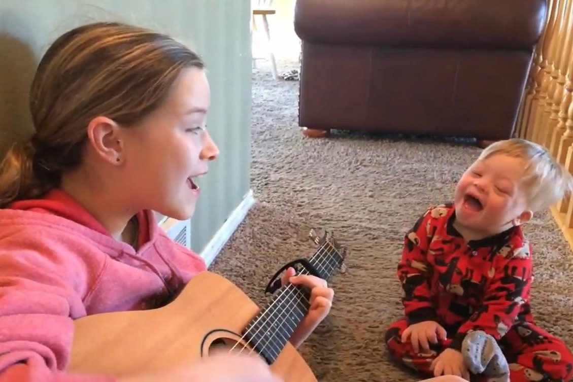 Chi dung am nhac day em bi Down tap noi hinh anh