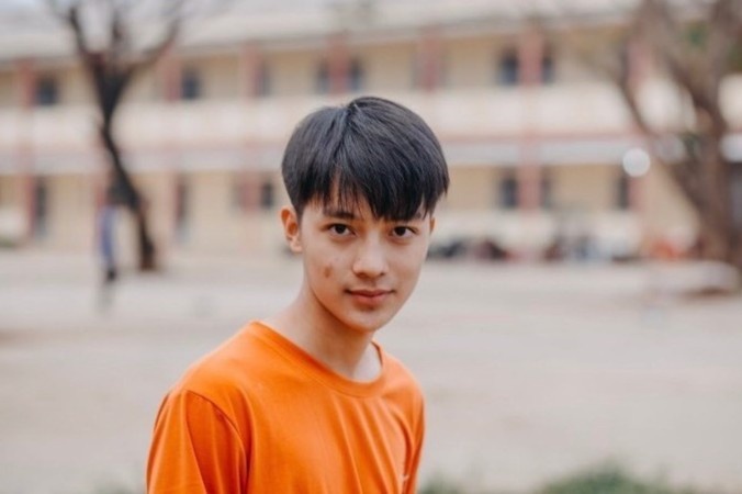 Nam sinh dien trai nhan suat vao thang dai hoc hinh anh