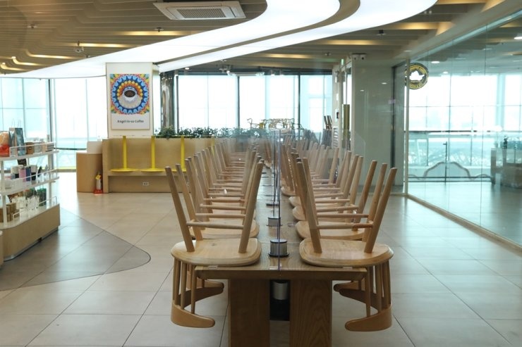 den nha nghi uong ruou anh 2