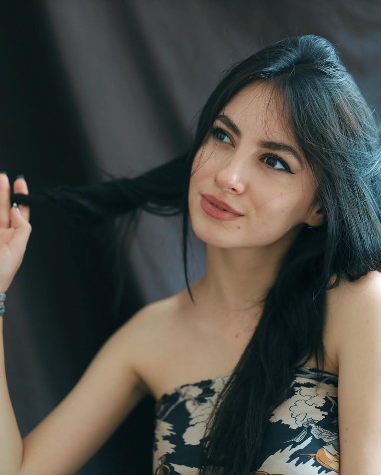 cô giáo Albania ở Hà Nội ảnh 6 co giao Albania o Ha Noi anh 6