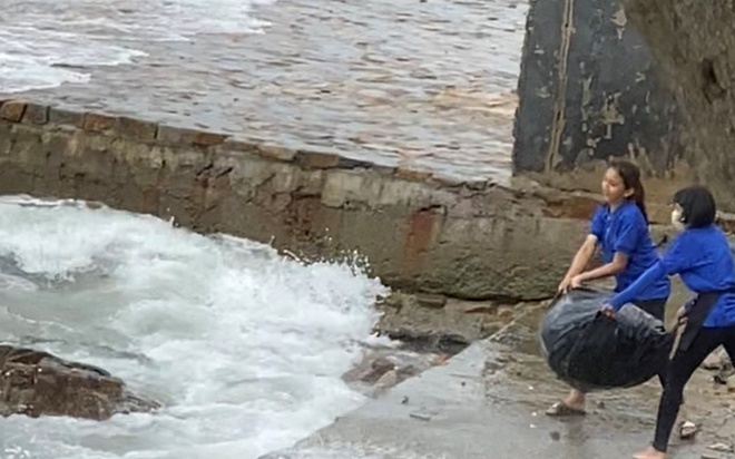 quán cà phê ném rác xuống biển ảnh 1 quan ca phe nem rac xuong bien anh 1
