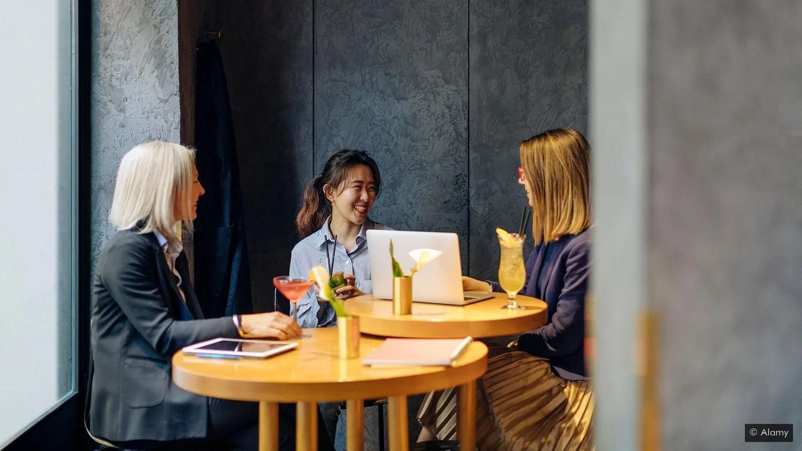 quang cao ruou nham den phu nu anh 3