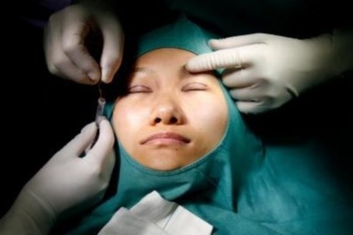 Phu nu Dong Nam A tranh thu di phau thuat tham my sau dich hinh anh