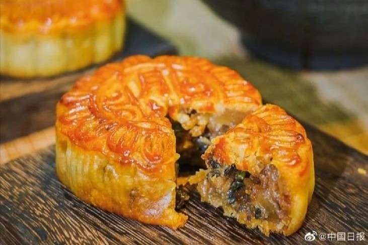 Banh Trung Thu nhan bun oc hut khach o Trung Quoc hinh anh