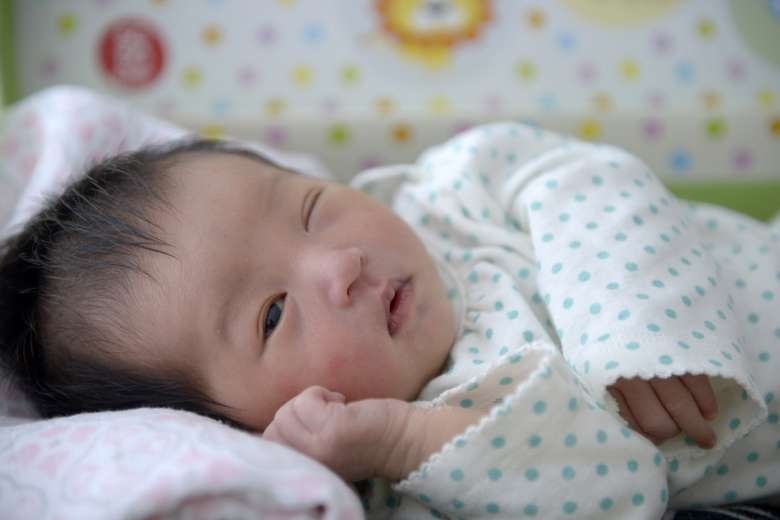 chau A khuyen khich sinh de anh 1