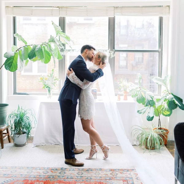 lam dam cuoi trong phong khach anh 1