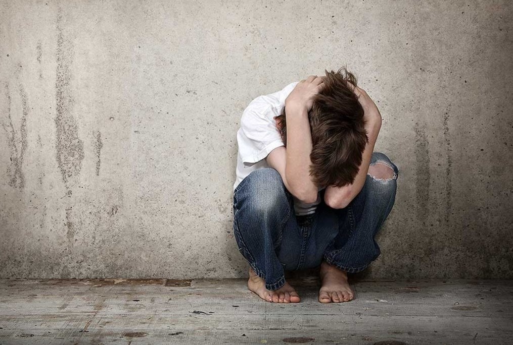 Cau be Afghanistan qua doi do bi cuong hiep hinh anh