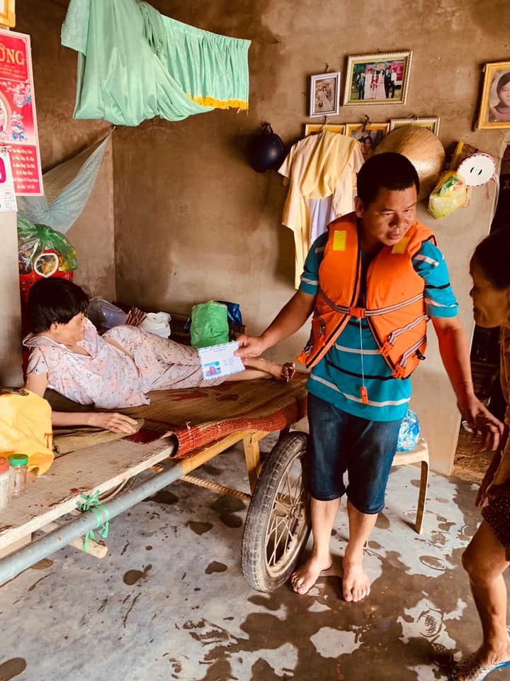 cuu tro mien Trung anh 1