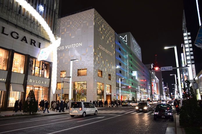 nguoi giau Nhat Ban mua dich anh 1