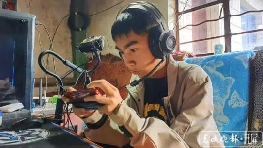 chang trai liet 2 chan co nghin fan anh 1