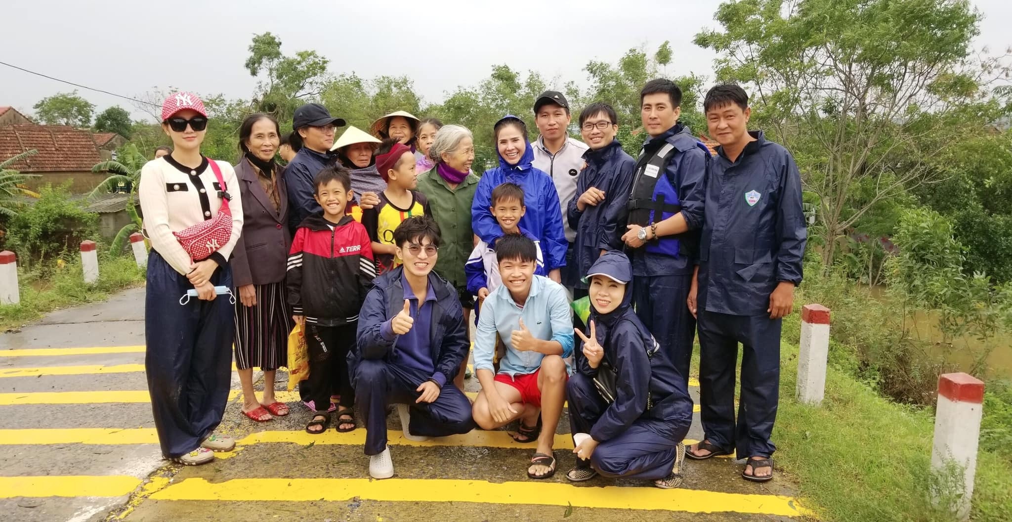 cuu tro mien trung anh 6