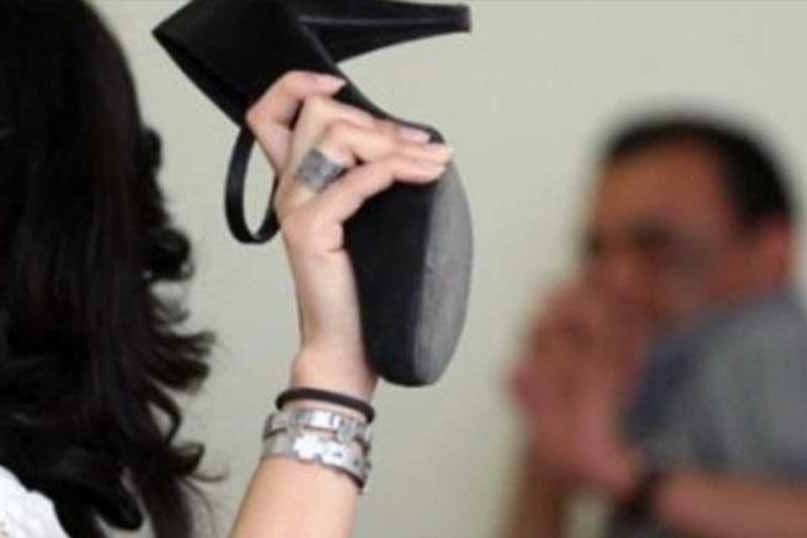 Nguoi phu nu Hong Kong ngoi tu vi bao hanh ban trai hinh anh