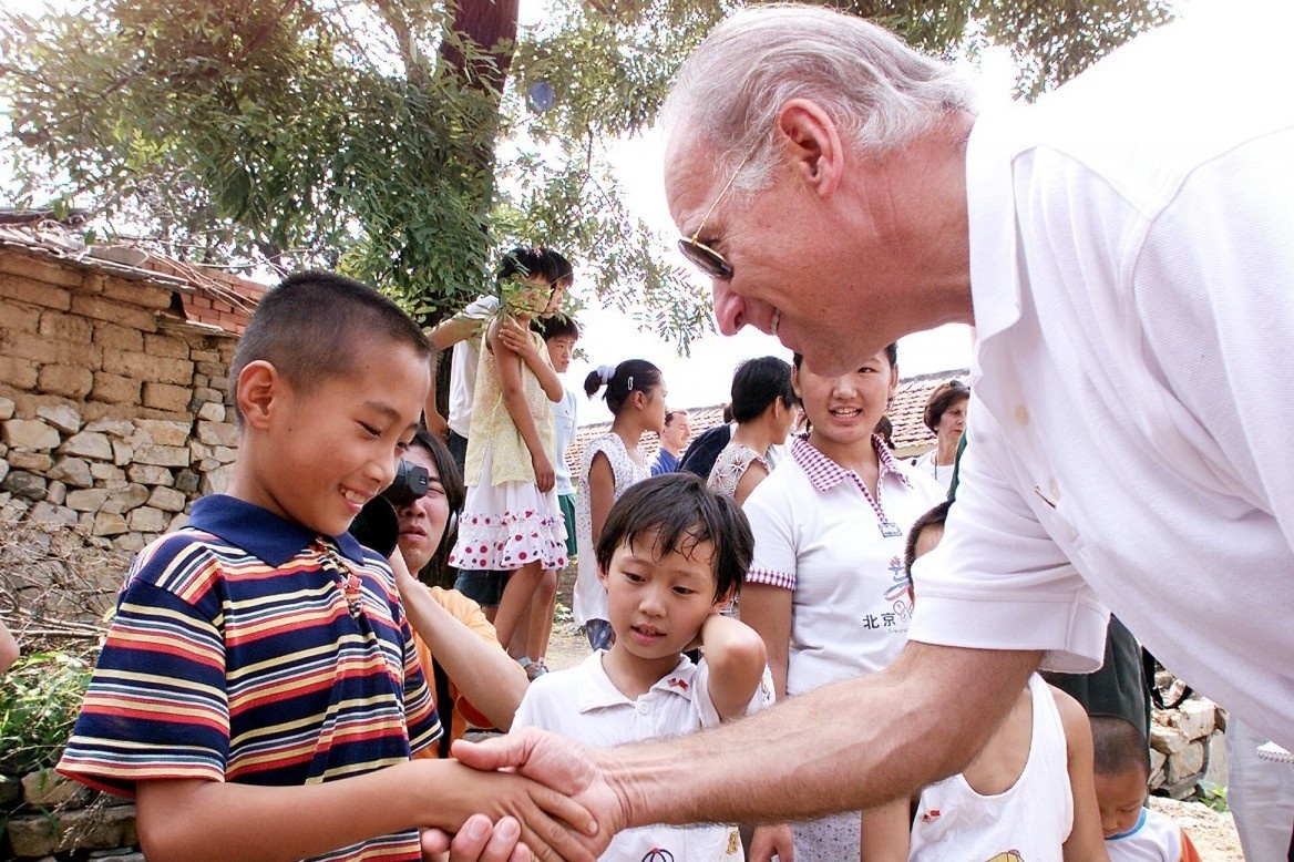 Ngoi lang Trung Quoc duoc ong Joe Biden ghe tham gan 20 nam truoc hinh anh
