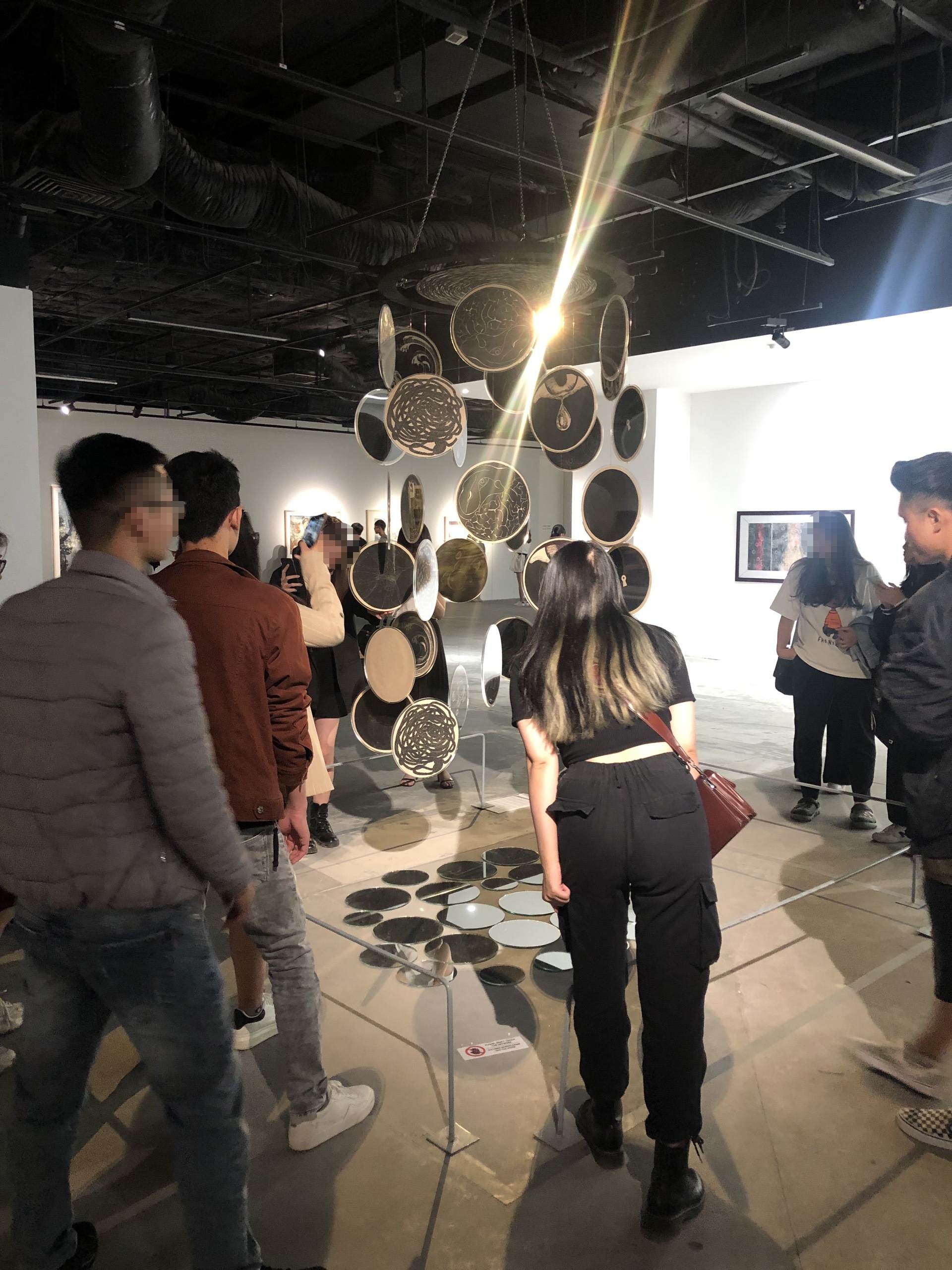 vo y thuc khi chup hinh o trien lam anh 2